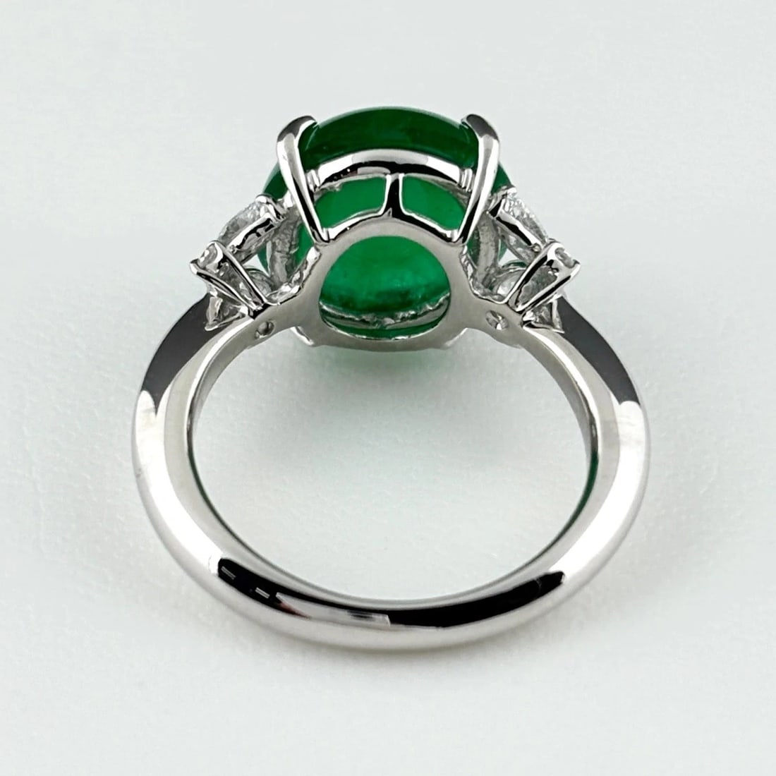 EMERALD DESIGN PLATINUM MELEE DIAMOND RING - 4