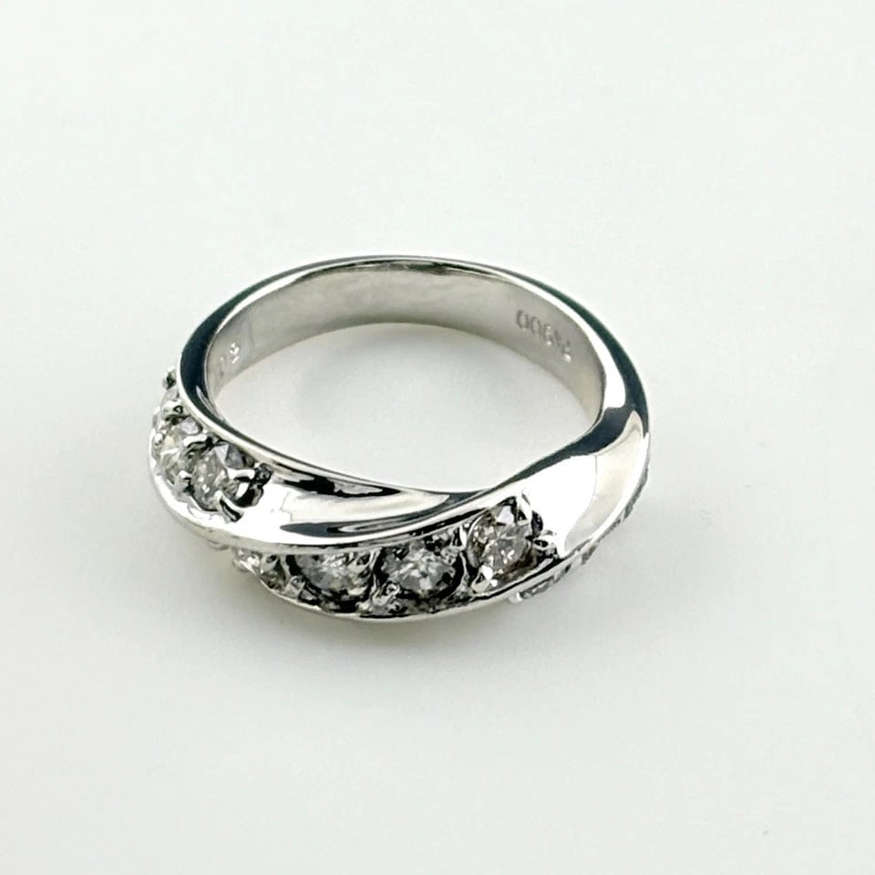 MELEE DIAMOND DESIGN PLATINUM RING: melee diamond design Platinum Ring Brand: Unbranded Type/Style: Ring Material: Pt900, Main Stone/Creation Natural Color: None Size: US 5 Accessories: None Accessories Notice: When purchasing