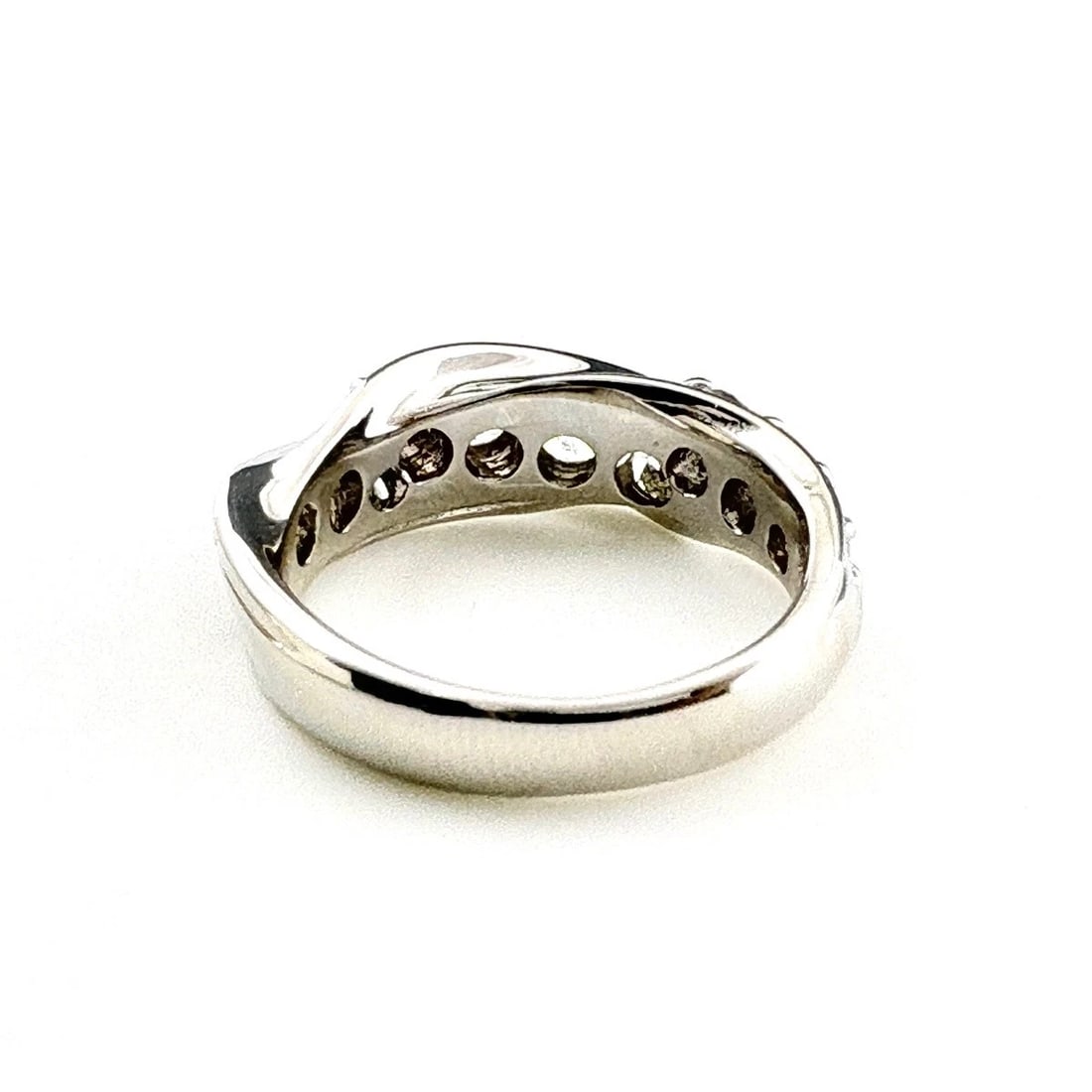 MELEE DIAMOND DESIGN PLATINUM RING - 4