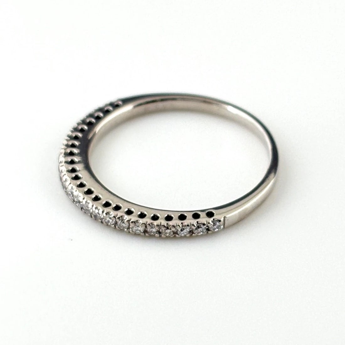 MELEE DIAMOND DESIGN RING WG RING: melee diamond design ring WG Ring Brand: Unbranded Type/Style: Ring Material: 18KWhite Gold, Main Stone/Creation Natural Color: White Gold Size: US 5.5 to 6 Accessories: None Accessories Notice: When