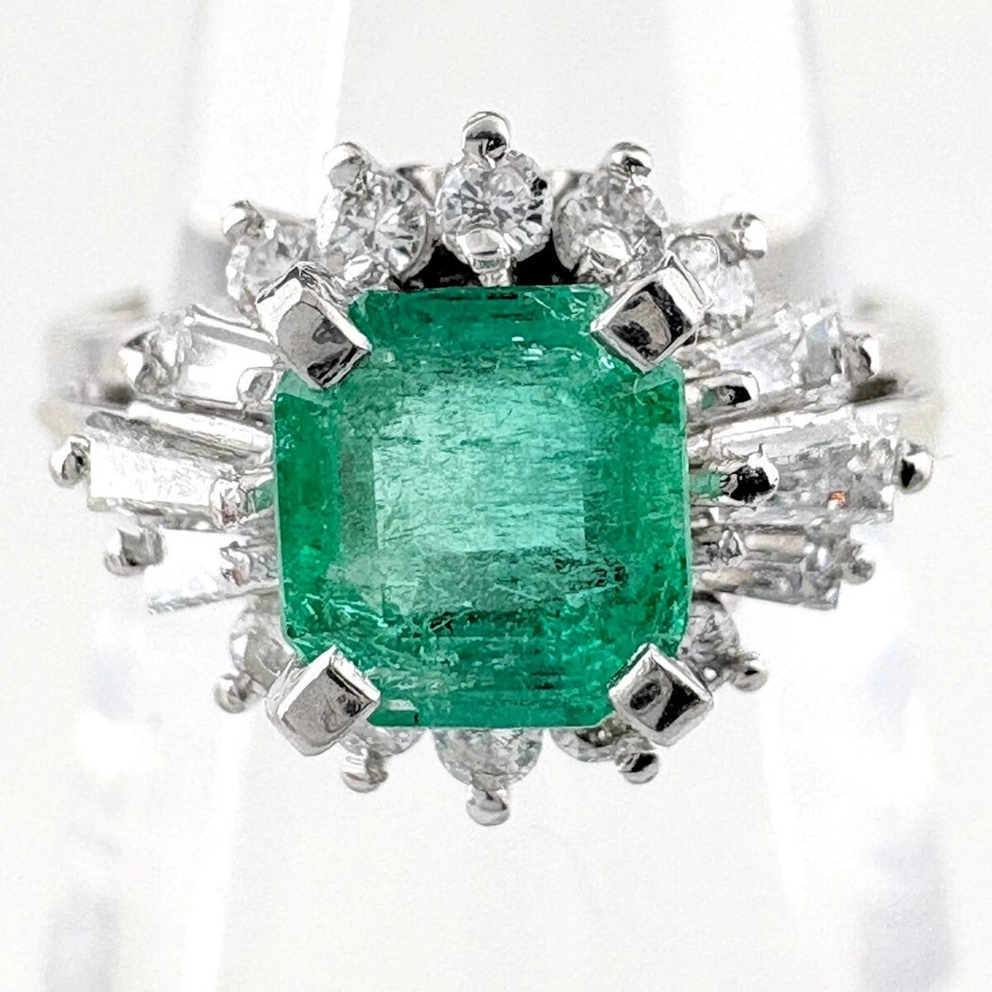 EMERALD DESIGN PLATINUM MELEE DIAMOND RING: emerald design Platinum melee diamond Ring Brand: Unbranded Type/Style: Ring Material: Pt900, Main Stone/Creation Emerald diamond Color: None Size: About US 4.5 to 5 Accessories: None Acce