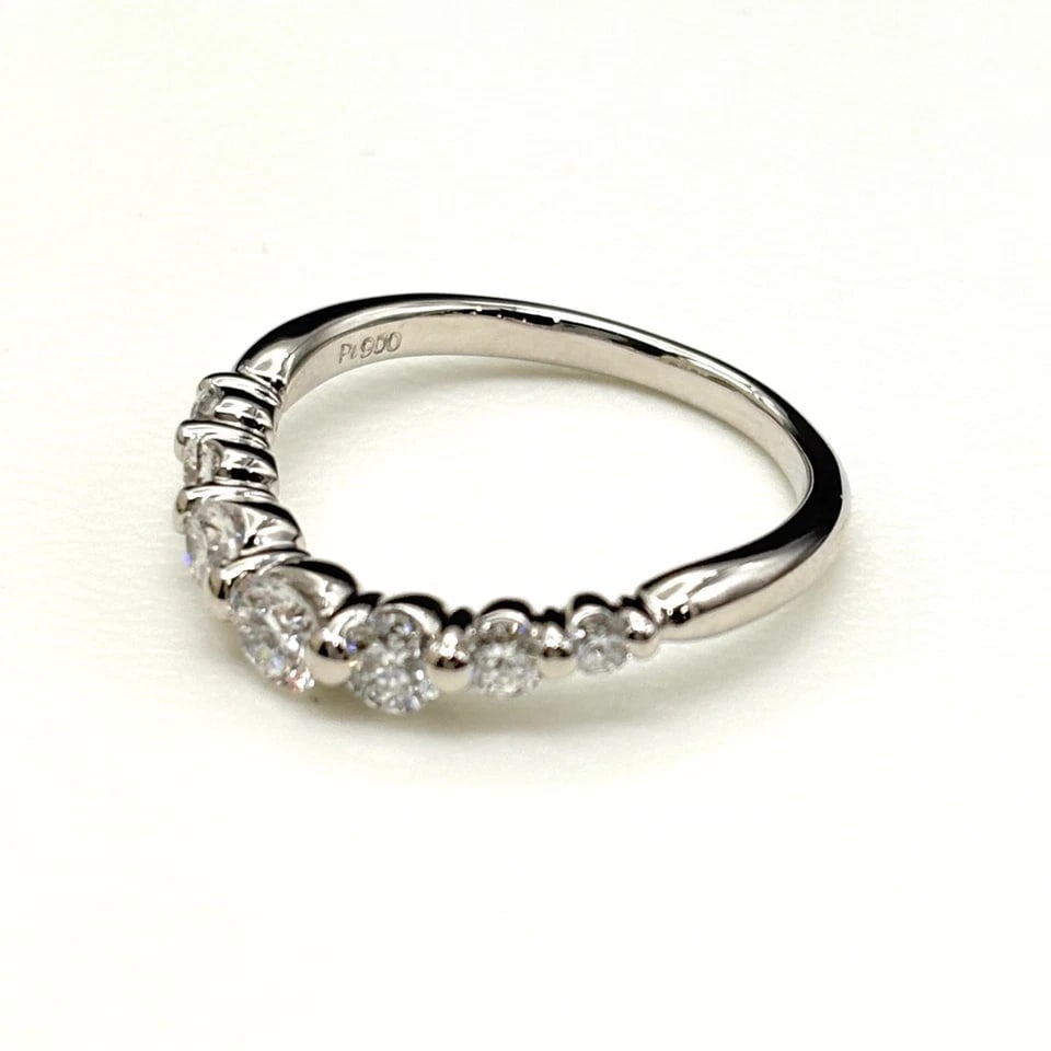 MELEE DIAMOND DESIGN PLATINUM RING: melee diamond design Platinum Ring Brand: Unbranded Type/Style: Ring Material: Pt900, Main Stone/Creation Natural Color: None Size: US 7 to 7.5 Accessories: None Accessories Notice: When purchasing