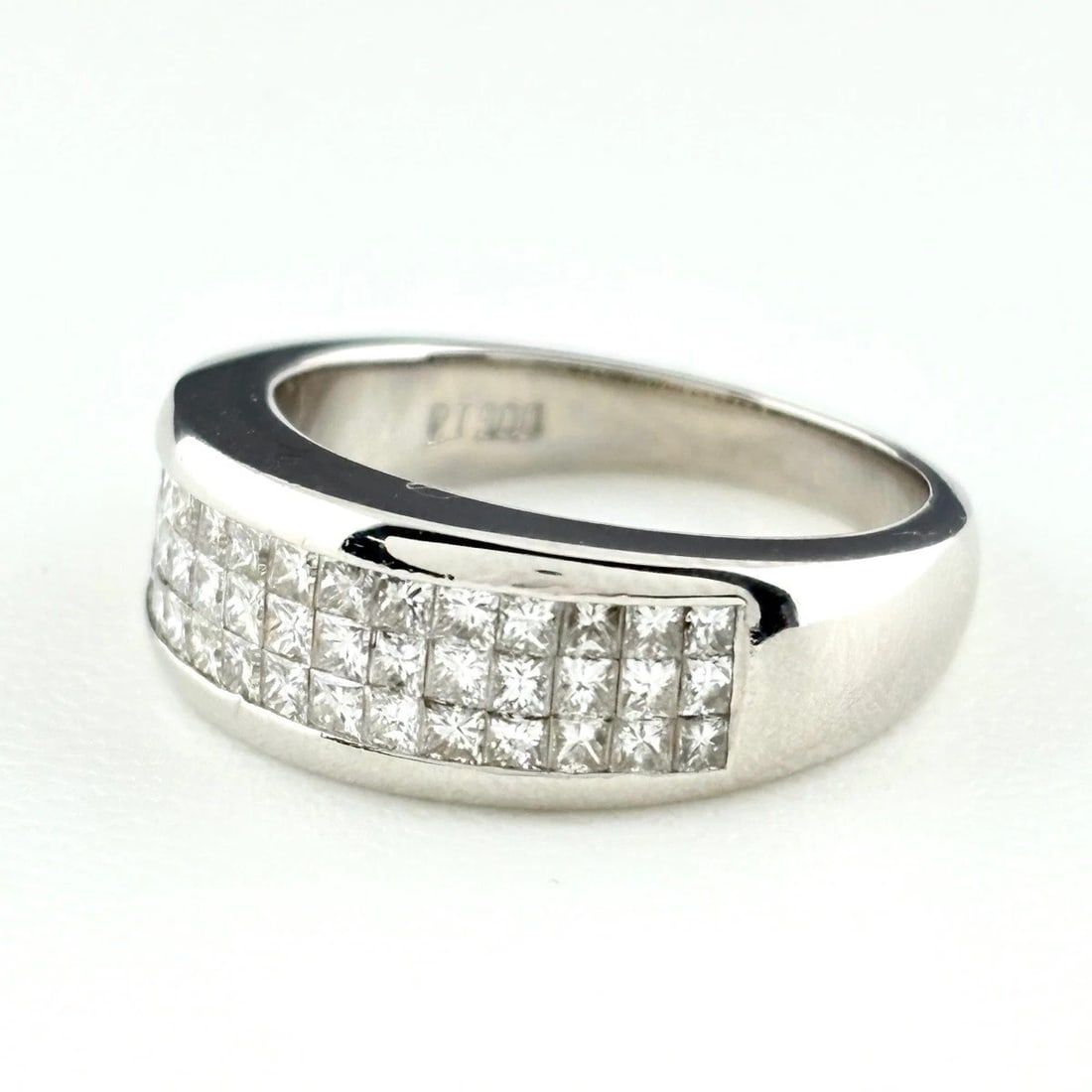 MELEE DIAMOND DESIGN PLATINUM RING: melee diamond design Platinum Ring Brand: Unbranded Type/Style: Ring Material: Pt900, Main Stone/Creation Natural Color: None Size: US 7 to 7.5 Accessories: None Accessories Notice: When p