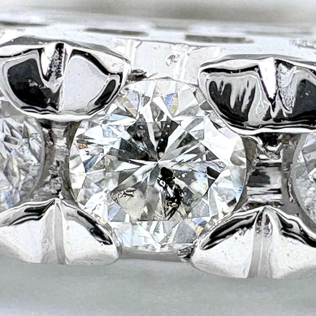 MELEE DIAMOND DESIGN PLATINUM RING - 2