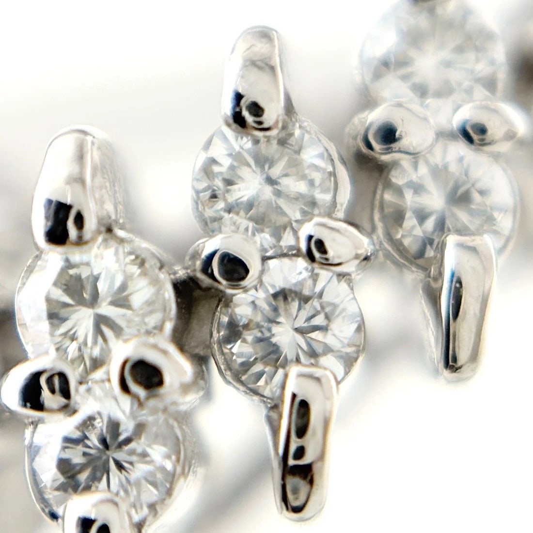MELEE DIAMOND DESIGN PLATINUM RING - 2