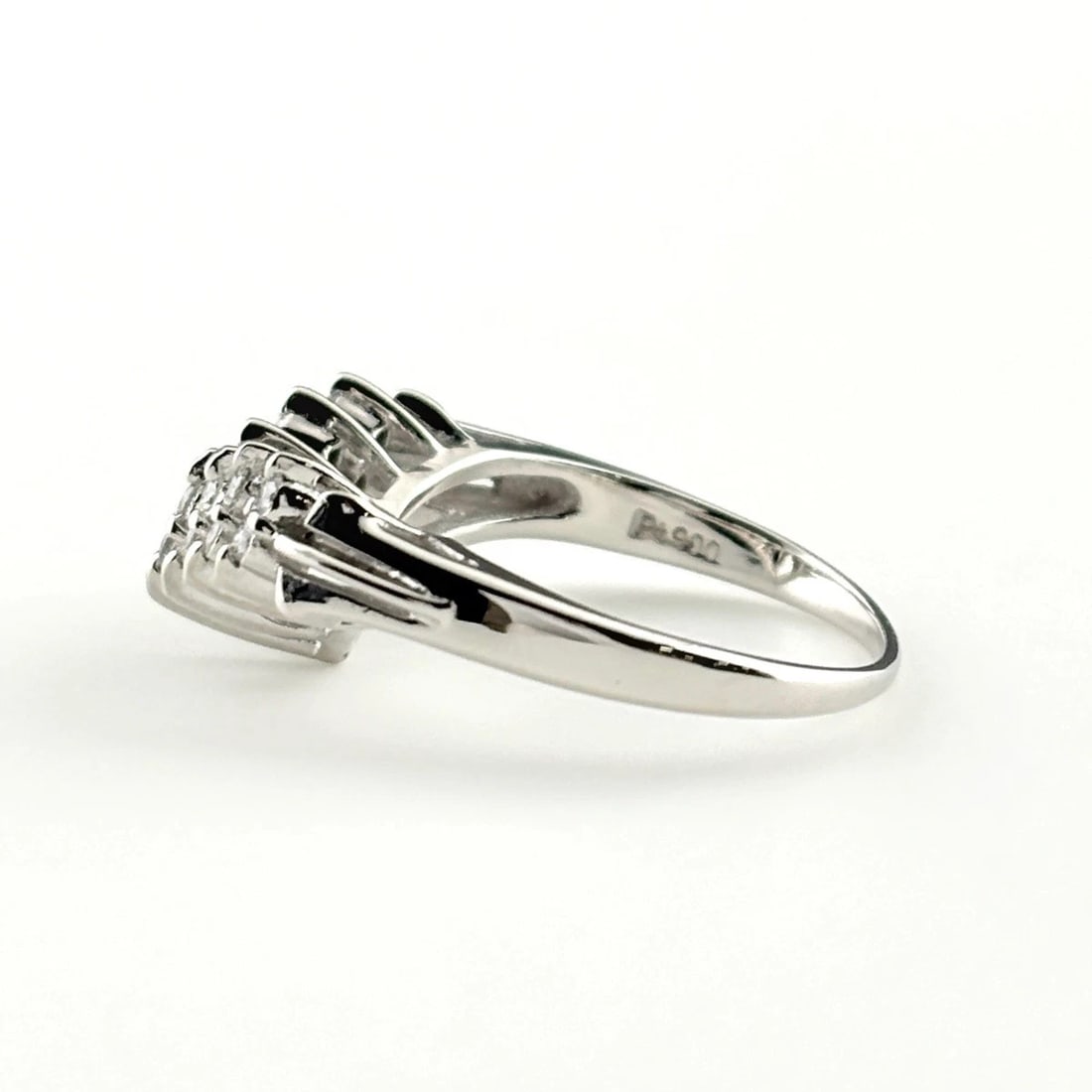 MELEE DIAMOND DESIGN PLATINUM RING - 4