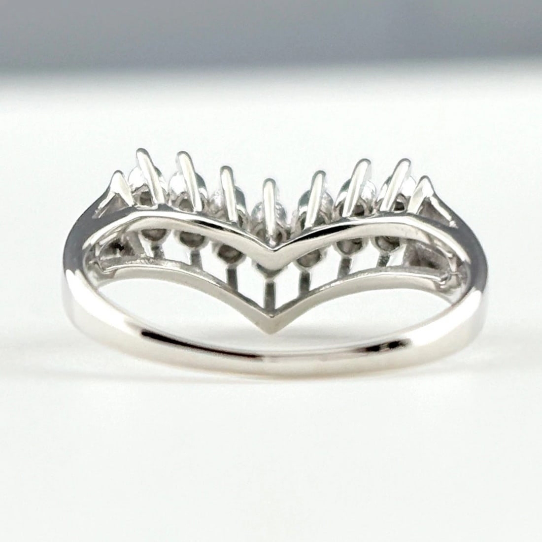 MELEE DIAMOND DESIGN PLATINUM RING - 5