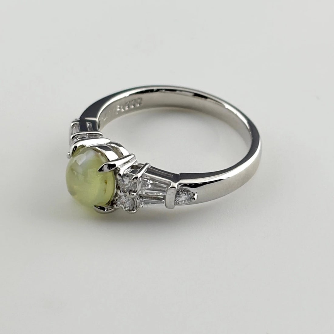 CHRYSOBERYL CAT'S EYE DIAMOND RING PT900: Chrysoberyl cat's eye diamond Ring Pt900 Brand: Unbranded Type/Style: Ring Material: Pt900, Main Stone/Creation Natural Color: Silver Size: US 6 to 6.5 Accessories: None Accessories Notice: When
