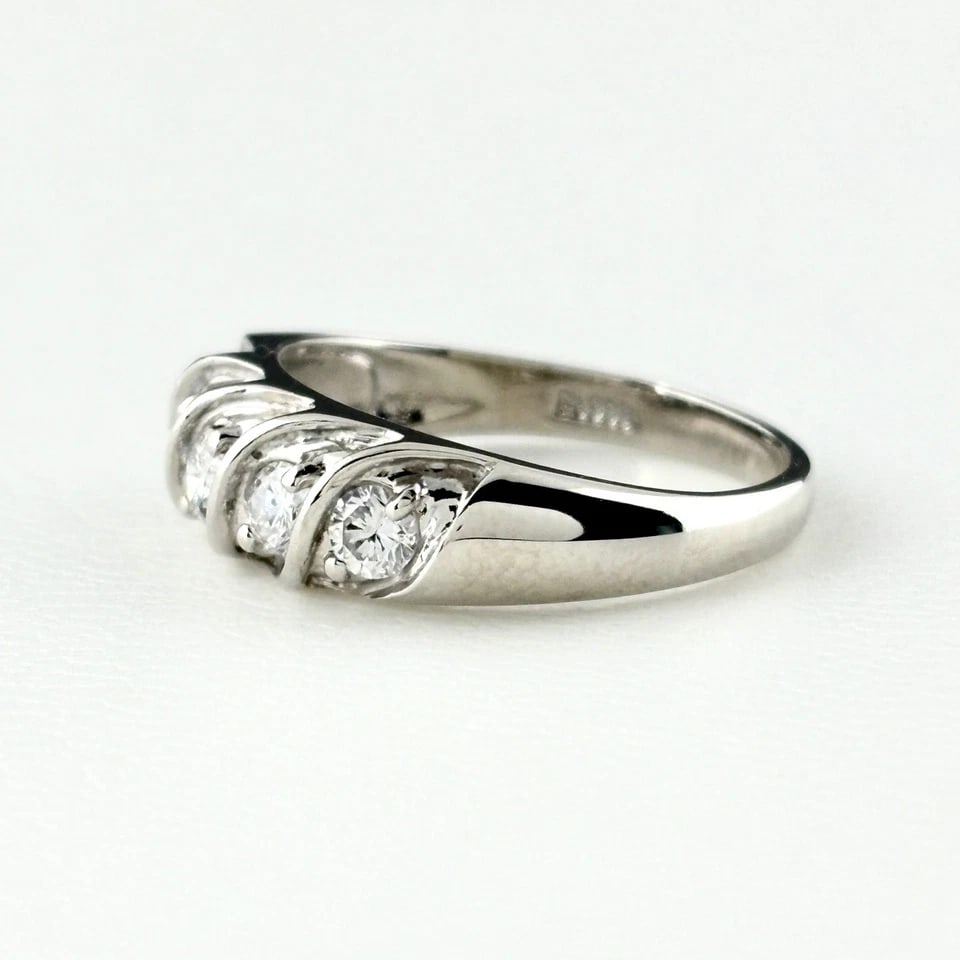 MELEE DIAMOND DESIGN PLATINUM RING: melee diamond design Platinum Ring Brand: Unbranded Type/Style: Ring Material: Pt900, Main Stone/Creation Natural Color: None Size: US 6.5 to 7) Accessories: None Accessories Notice: When purchasing