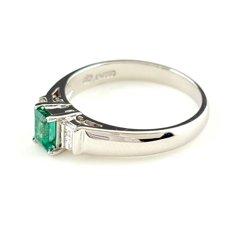 EMERALD DESIGN PLATINUM MELEE DIAMOND RING: emerald design Platinum melee diamond Ring Brand: Unbranded Type/Style: Ring Material: Pt850 , Main Stone/Creation Emerald diamond Color: None Size: US 6 to 6.5 Accessories: None Accessories Notice: