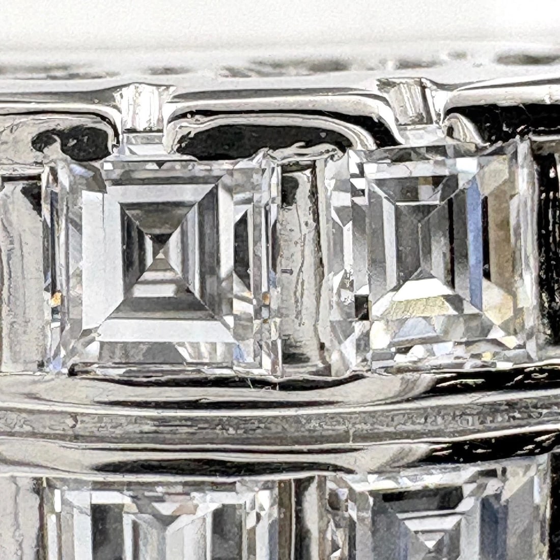 MELEE DIAMOND DESIGN PLATINUM RING - 2
