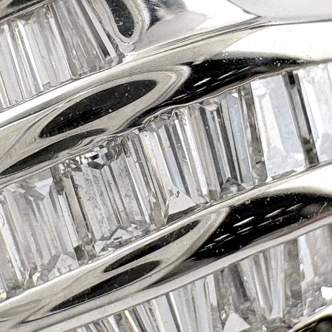 MELEE DIAMOND DESIGN PLATINUM RING - 2