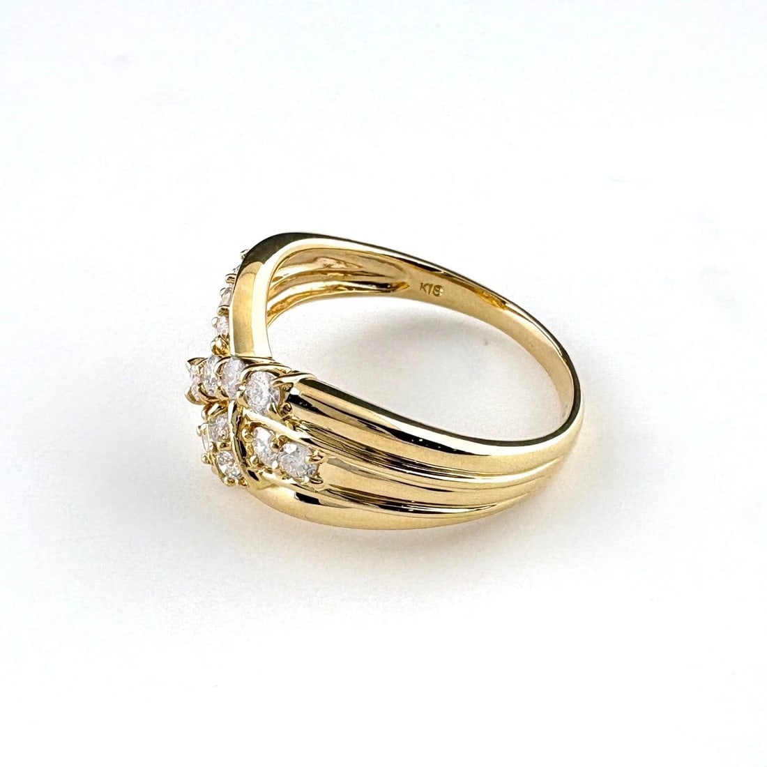 YELLOWGOLD RING18K DIAMOND: YellowGold Ring18K diamond Brand: Unbranded Type/Style: Ring Material: 18KYellowGold, Main Stone/Creation Natural Color: YellowGold Size: US 8 to 8.5 Accessories: None Accessories Notice: