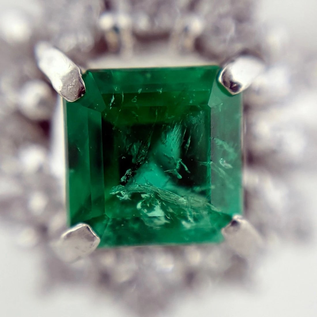 EMERALD DESIGN PLATINUM RING DIAMOND: emerald design Platinum Ring diamond Brand: Unbranded Type/Style: Ring Material: Pt900, Main Stone/Creation Emerald diamond Color: None Size: US 6 Accessories: None Accessories Notice: When