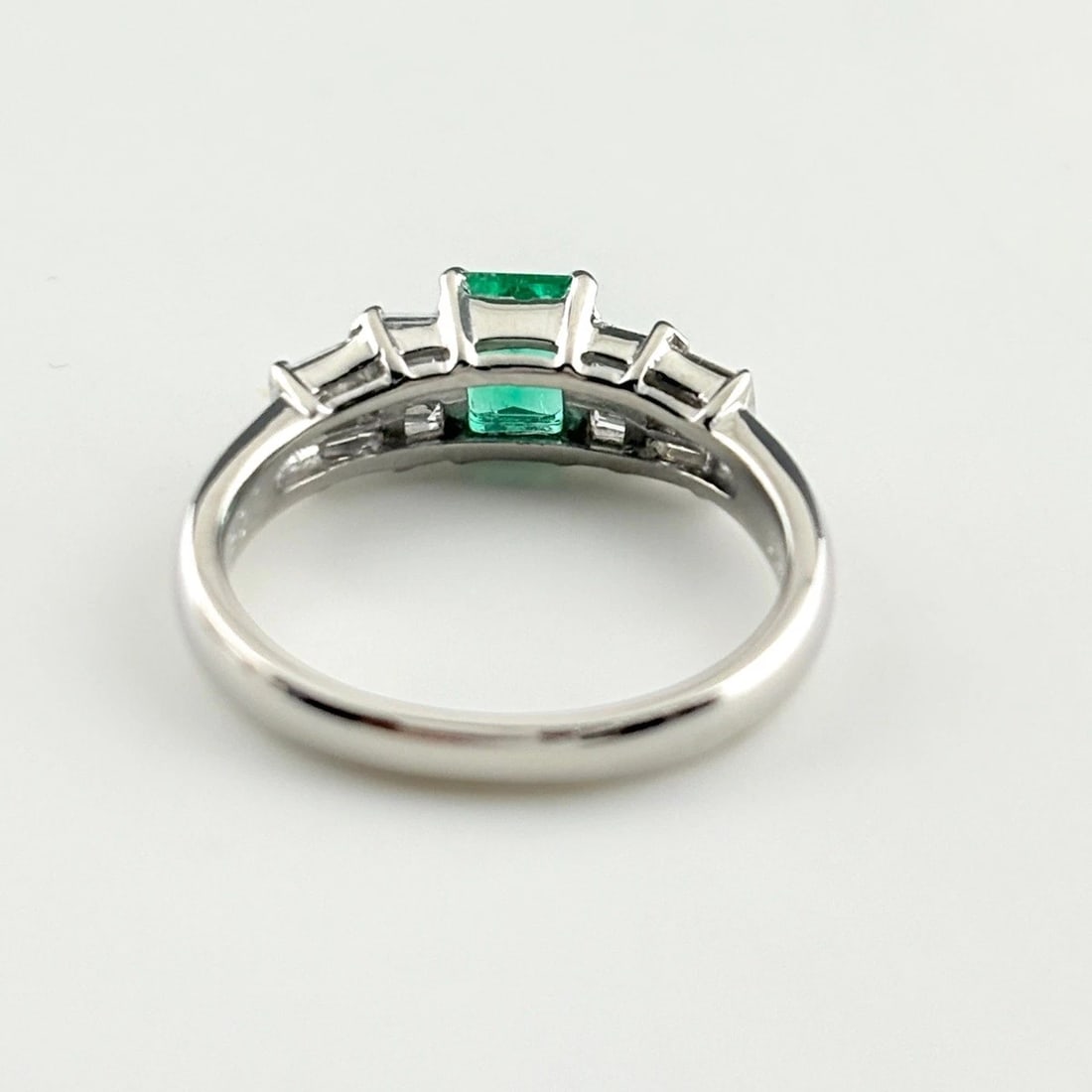 EMERALD DESIGN PLATINUM MELEE DIAMOND RING - 2