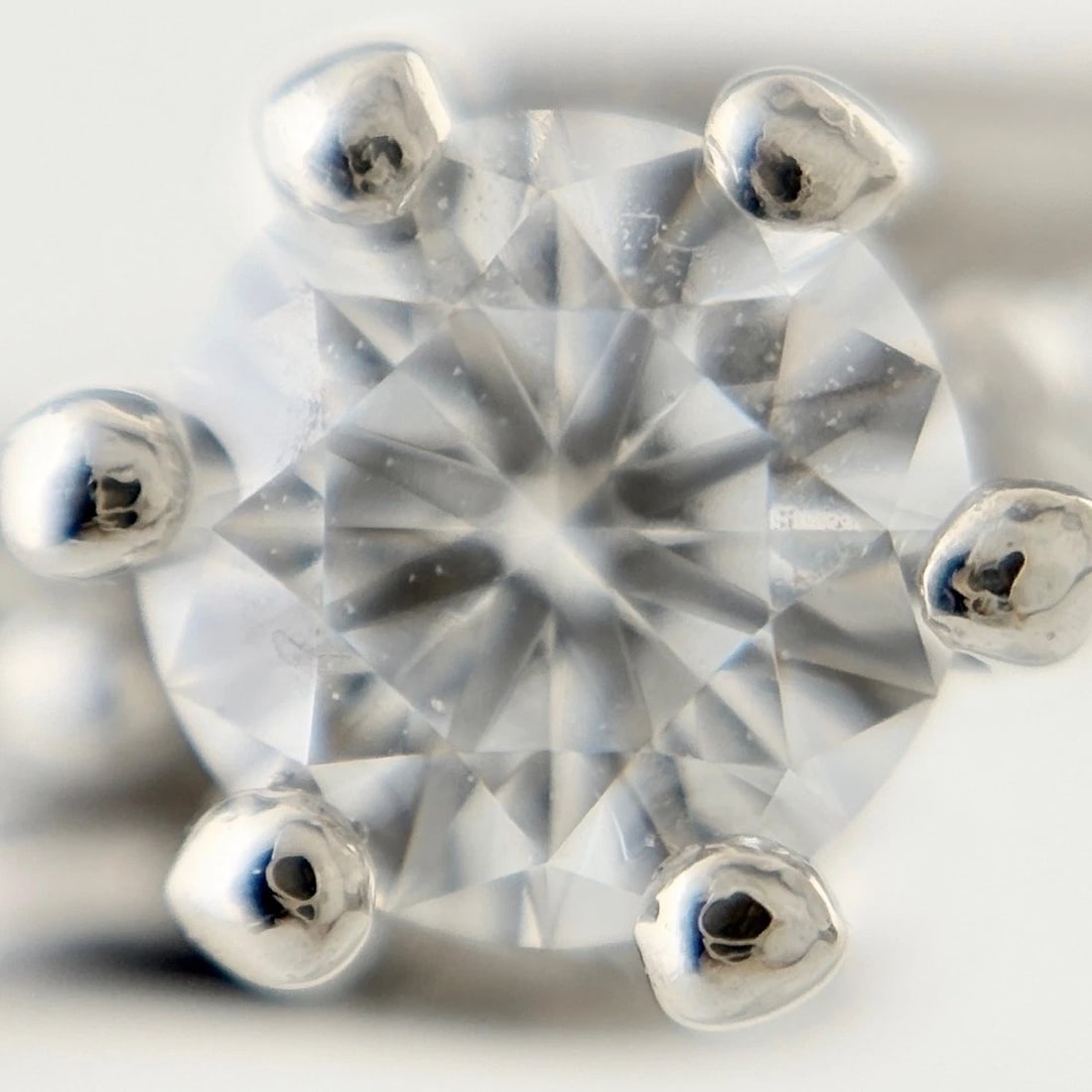 MELEE DIAMOND DESIGN PLATINUM RING - 2