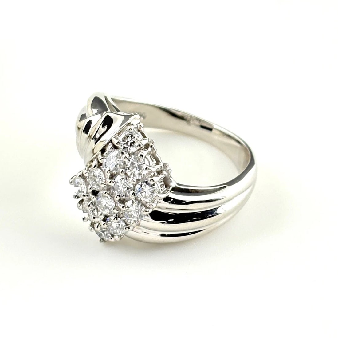 MELEE DIAMOND DESIGN PLATINUM RING - 3