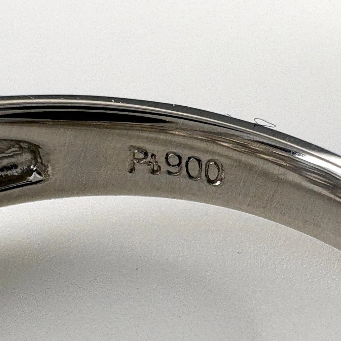 MELEE DIAMOND DESIGN PLATINUM RING - 2
