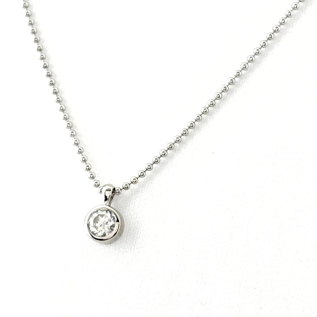 DIAMOND DESIGN NECKLACE PLATINUM PENDANT: Diamond design necklace Platinum Pendant Brand: Unbranded Type/Style: Necklace Material: Pt900 ?Pt850, Main Stone/Creation Natural Color: PT Size: Chain / code 40cm(15.7") Total length of the pendant 