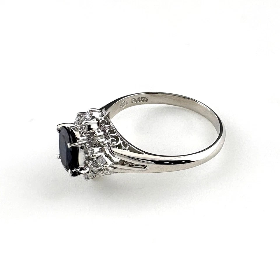 SAPPHIRE DESIGN PLATINUM MELEE DIAMOND RING: sapphire design Platinum melee diamond Ring Brand: Unbranded Type/Style: Ring Material: Pt850, Main Stone/Creation sapphire diamond Color: None Size: US 6.5 to 7 Accessories: None Accessories Notice: