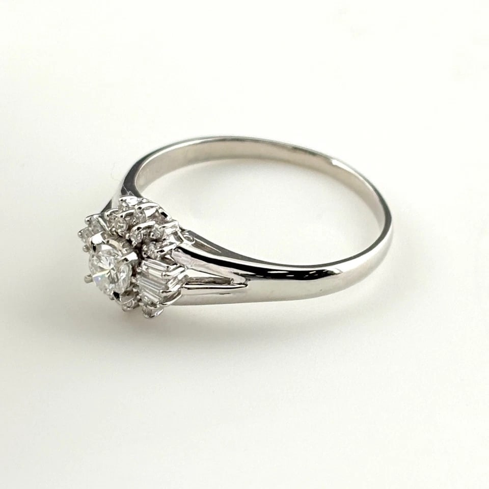 DIAMOND DESIGN RING PLATINUM MELEE RING