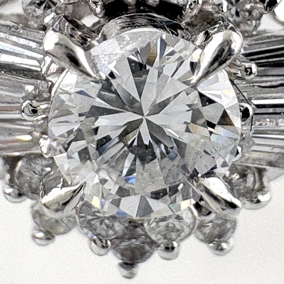 DIAMOND DESIGN RING PLATINUM MELEE RING - 2
