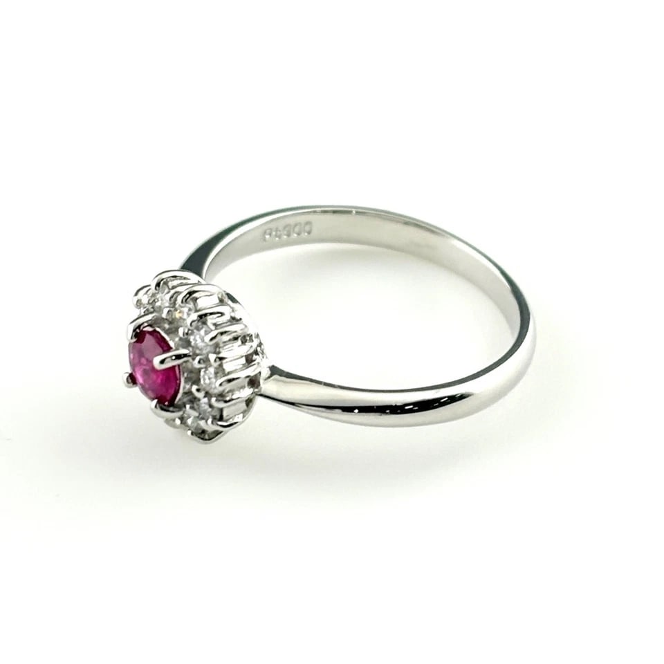 RUBY DESIGN PLATINUM MELEE DIAMOND RING: ruby design Platinum melee diamond Ring Brand: Unbranded Type/Style: Ring Material: Pt900, Main Stone/Creation Ruby Diamond Color: None Size: US 4.5 to 5 Accessories: None Accessories Noti
