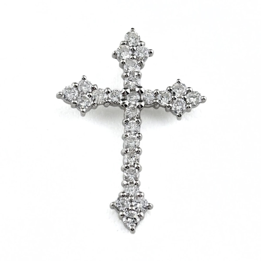 CROSS MOTIF PENDANT HEAD PLATINUM MELEE DIAMOND: Cross motif Pendant Head Platinum melee diamond Brand: Unbranded Type/Style: Pendant Head Material: Pt900, Main Stone/Creation Natural Color: PT Size: Pendant size 28.2?20.4mm(1.1") Inside diameter