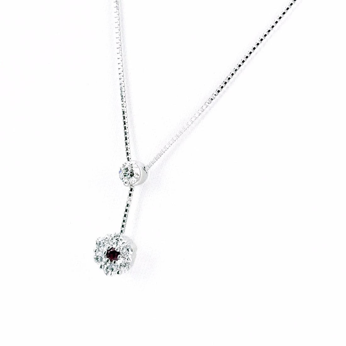 FLOWER MOTIF DESIGN NECKLACE WHITEGOLD PENDANT MELEE DIAMOND: Flower motif design Necklace WhiteGold Pendant melee diamond Brand: Unbranded Type/Style: Necklace Material: 18K WG, Main Stone/Creation Natural Color: WG Size: Chain / code 44.5cm(17.5") Chain width 