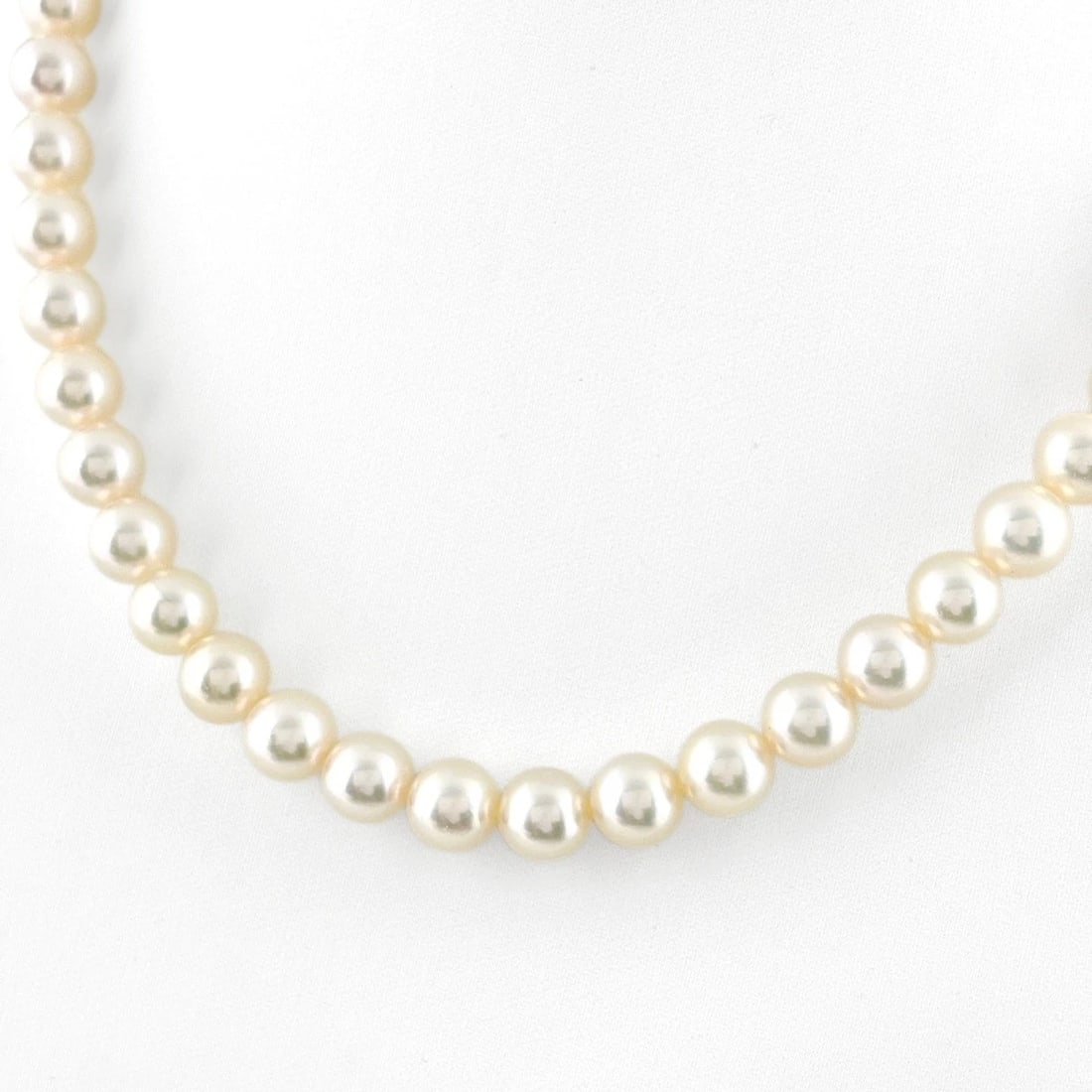 TASAKI PEARL DESIGN NECKLACE SILVER PEARL NECKLACE: TASAKI Pearl design necklace Silver Pearl Necklace Brand: TASAKI Type/Style: Necklace Material: SV, Main Stone/Creation Pearl Color: Silver Size: Chain / code 43cm(16.9") Accessories: None