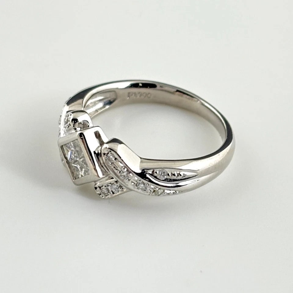 MELEE DIAMOND DESIGN PLATINUM RING: melee diamond design Platinum Ring Brand: Unbranded Type/Style: Ring Material: Pt900, Main Stone/Creation Natural Color: None Size: US 6 Accessories: None Accessories Notice: When purchasi