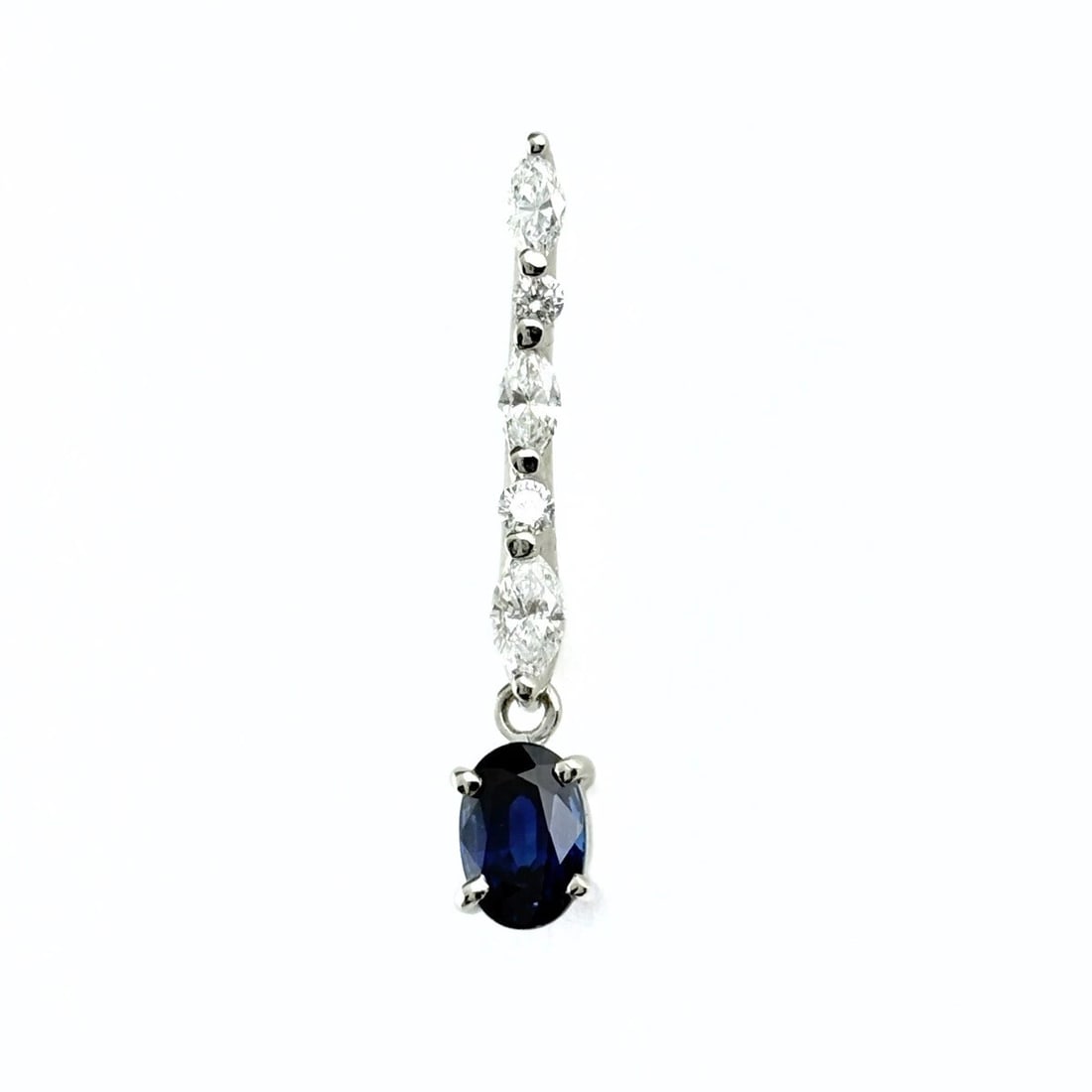 SAPPHIRE PENDANT HEAD PLATINUM DIAMOND: Sapphire Pendant Head Platinum diamond Brand: Unbranded Type/Style: Pendant Head Material: Pt900, Main Stone/Creation Sapphire Diamond Color: Silver Size: Pendant size 26.5?4.7mm(1.0") Inside