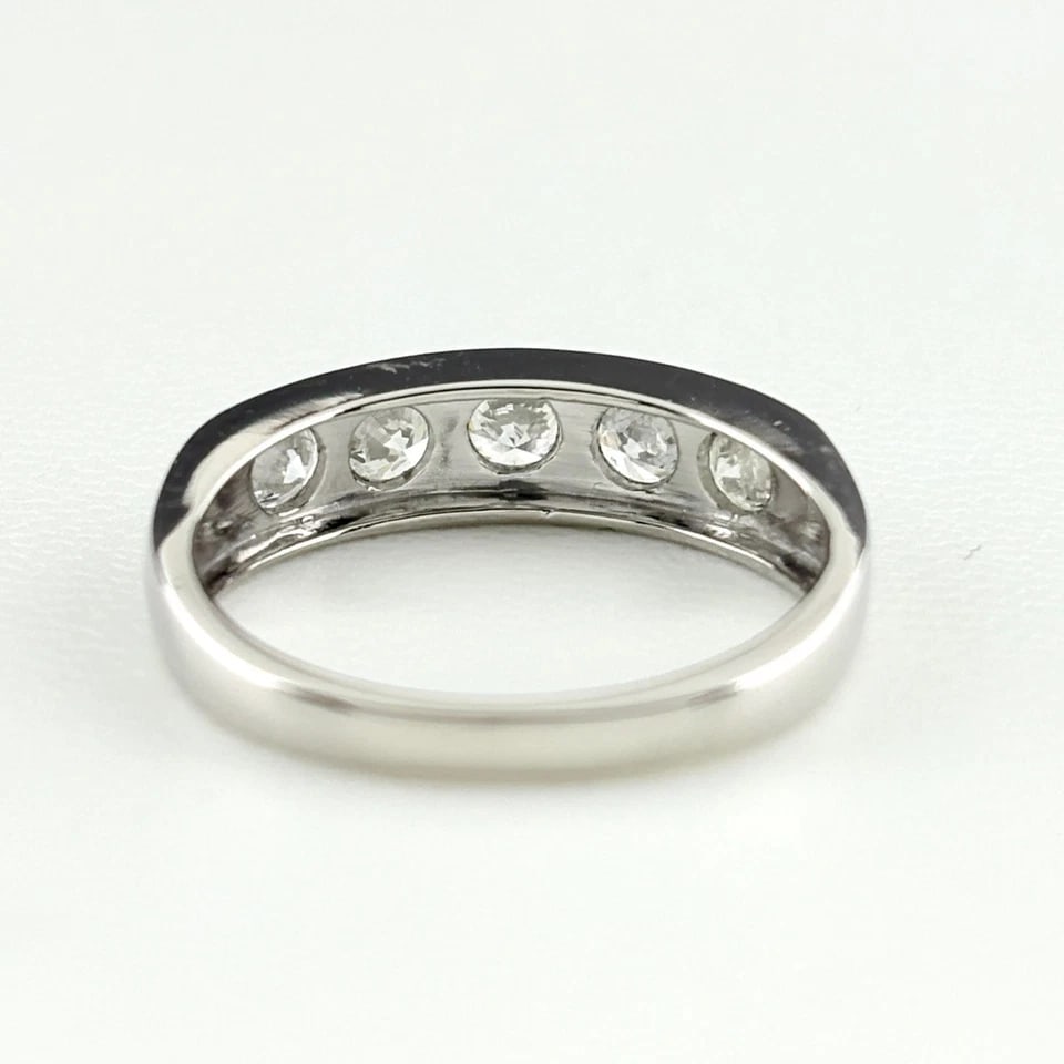 MELEE DIAMOND DESIGN PLATINUM RING - 2