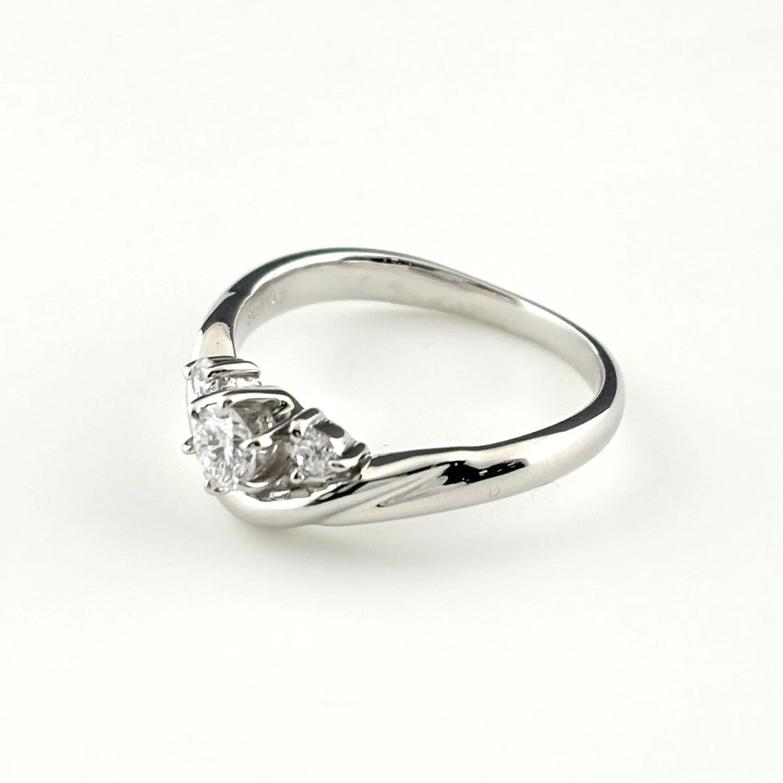 MELEE DIAMOND DESIGN PLATINUM RING: melee diamond design Platinum Ring Brand: Unbranded Type/Style: Ring Material: Pt900, Main Stone/Creation Natural Color: None Size: US 5 to 5.5 Accessories: None Accessories Notice: When p