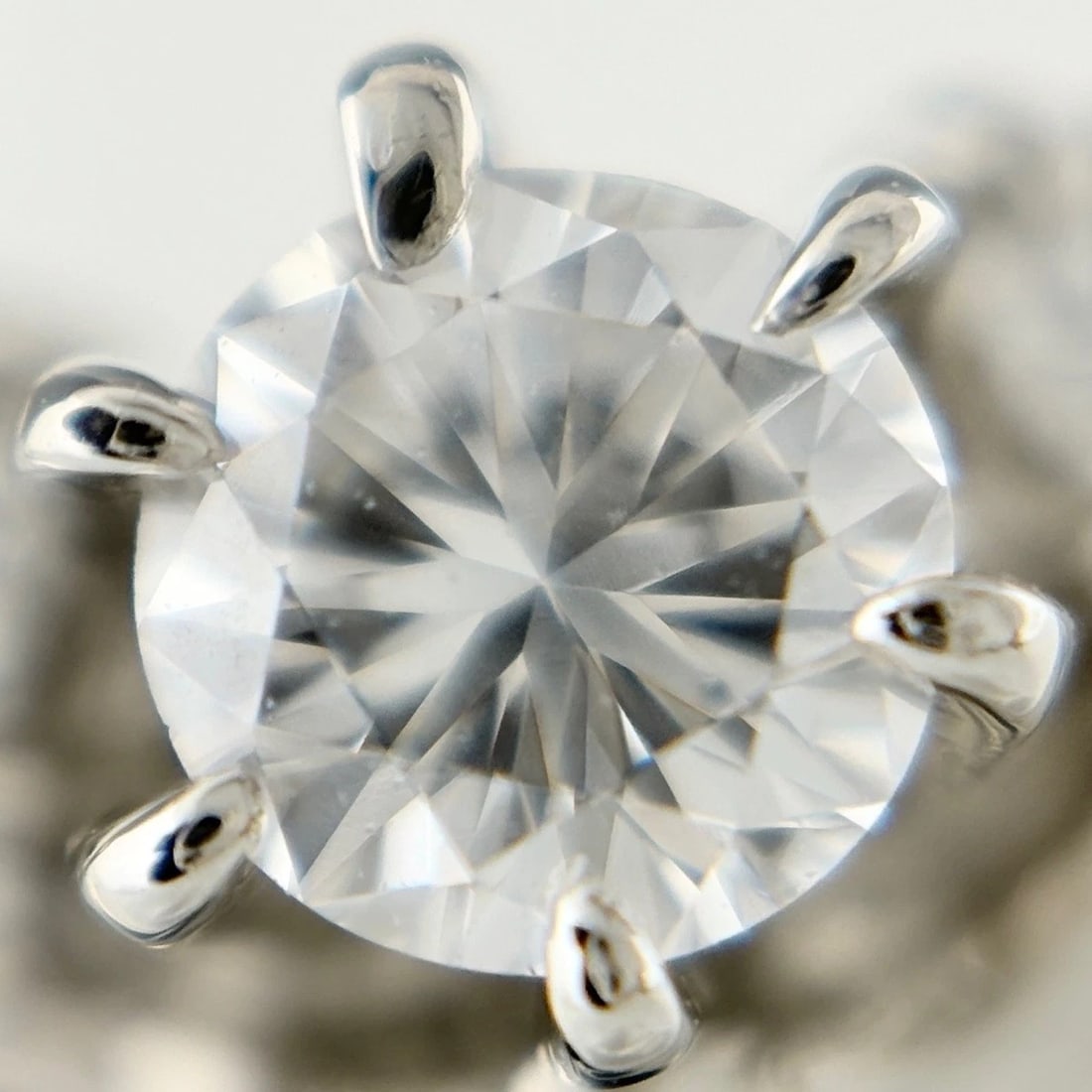 MELEE DIAMOND DESIGN PLATINUM RING - 2