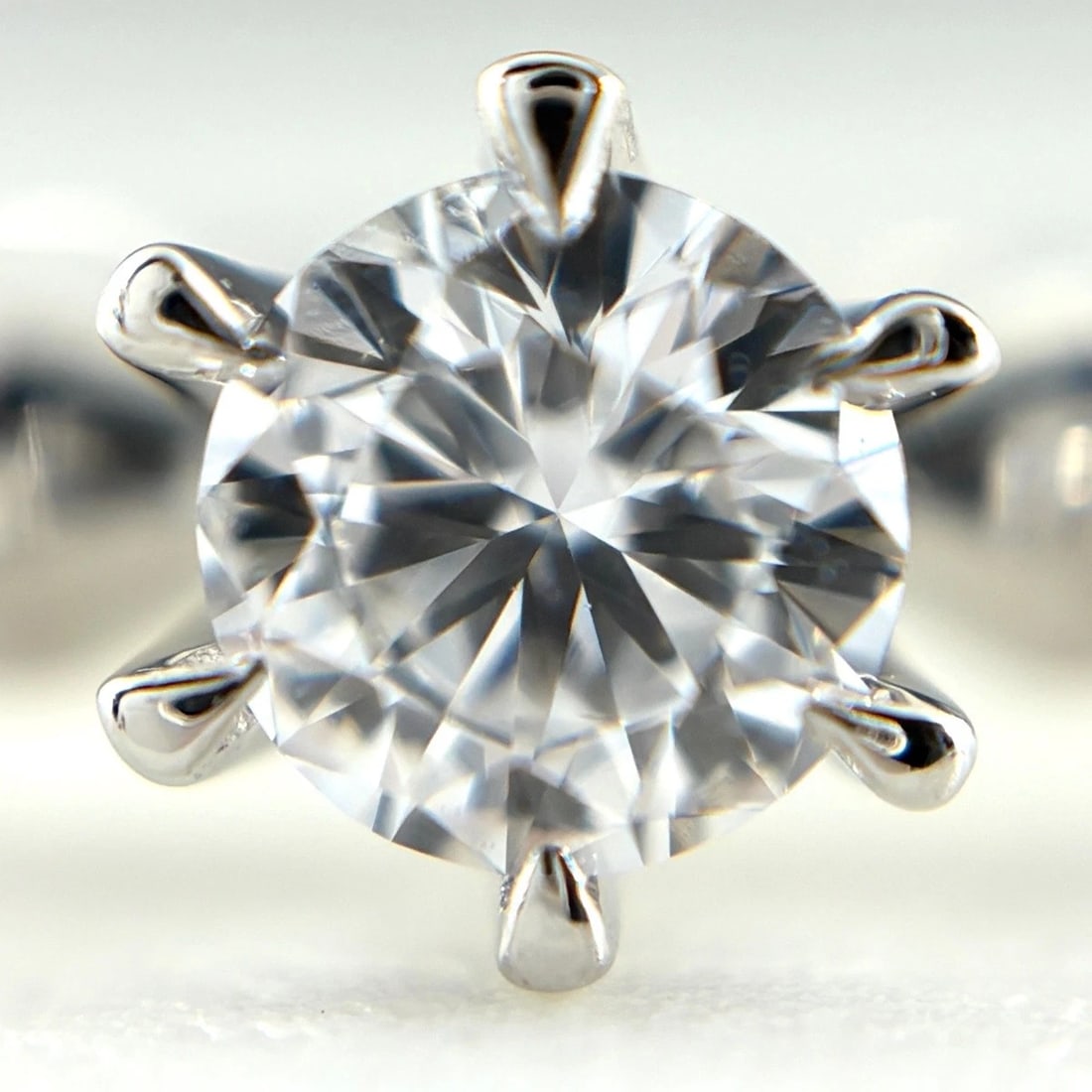 DIAMOND DESIGN PLATINUM RING: diamond design Platinum Ring Brand: Unbranded Type/Style: Ring Material: Pt850, Main Stone/Creation Natural Color: None Size: US 5) Accessories: None Accessories Notice: When purchasing pre-owned
