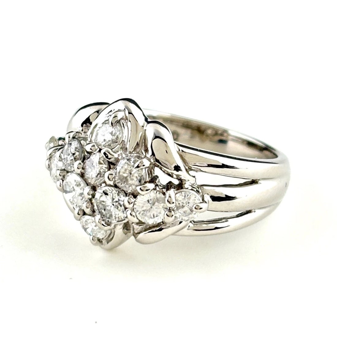 RING PLATINUM RING DIAMOND FLOWER RING PT900: ring Platinum ring diamond flower Ring Pt900 Brand: Unbranded Type/Style: Ring Material: Pt900, Main Stone/Creation Natural Color: Silver Size: US 5.5 Accessories: None Accessories Notice: When
