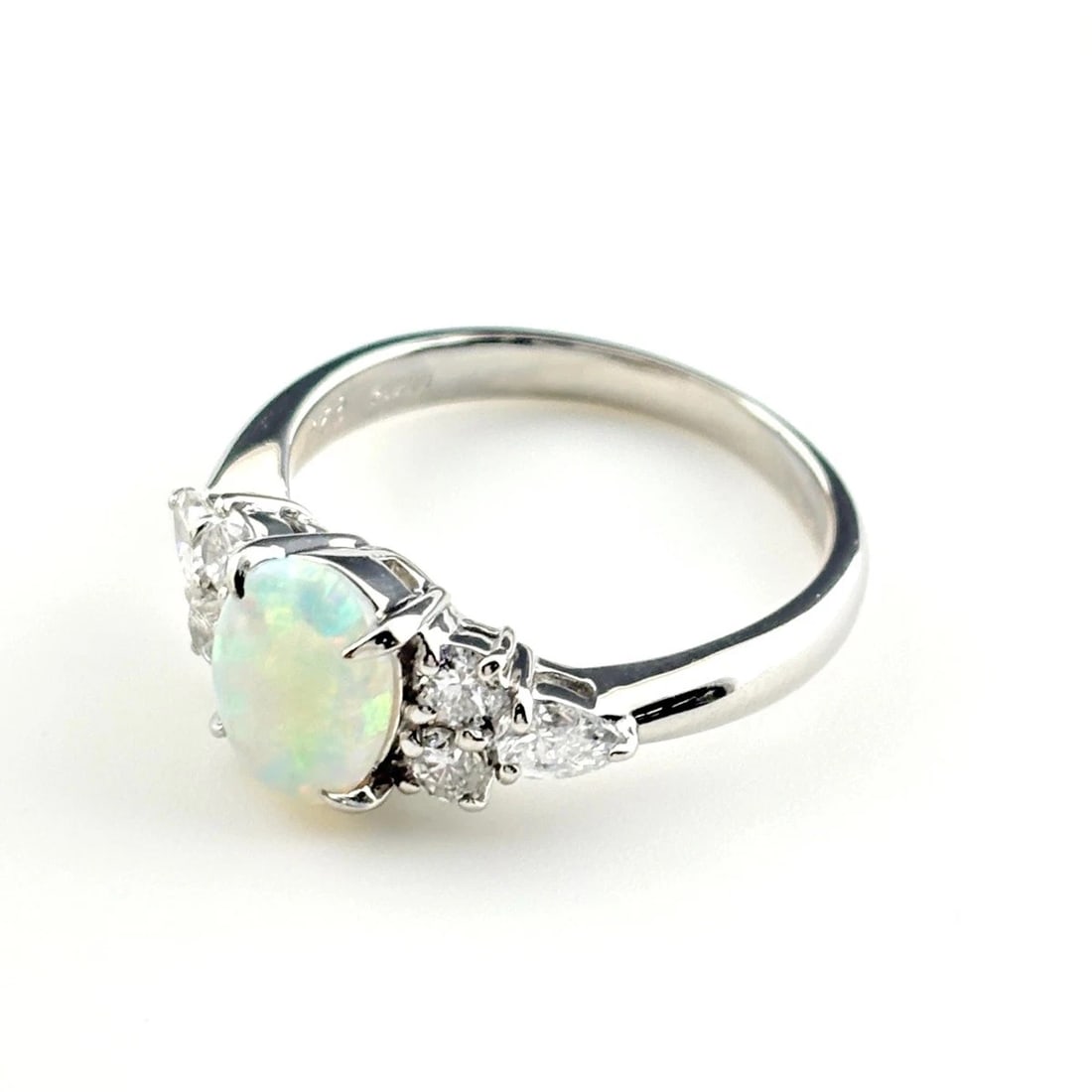 OPAL DESIGN PLATINUM MELEE DIAMOND RING: opal design Platinum melee diamond Ring Brand: Unbranded Type/Style: Ring Material: Pt900, Main Stone/Creation opal diamond Color: None Size: US 6.5 Accessories: None Accessories Notice: W