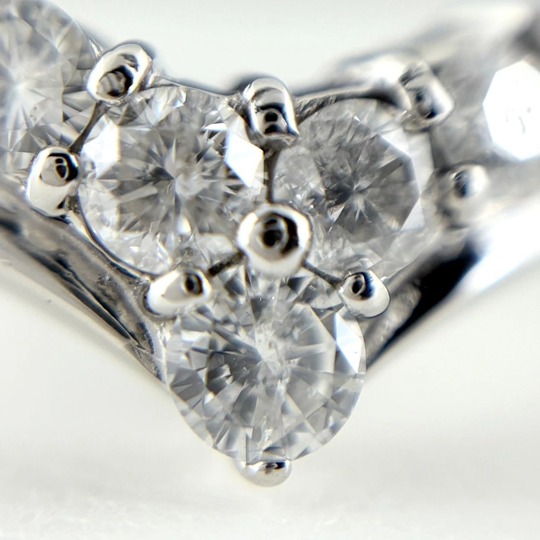 MELEE DIAMOND DESIGN PLATINUM RING - 2