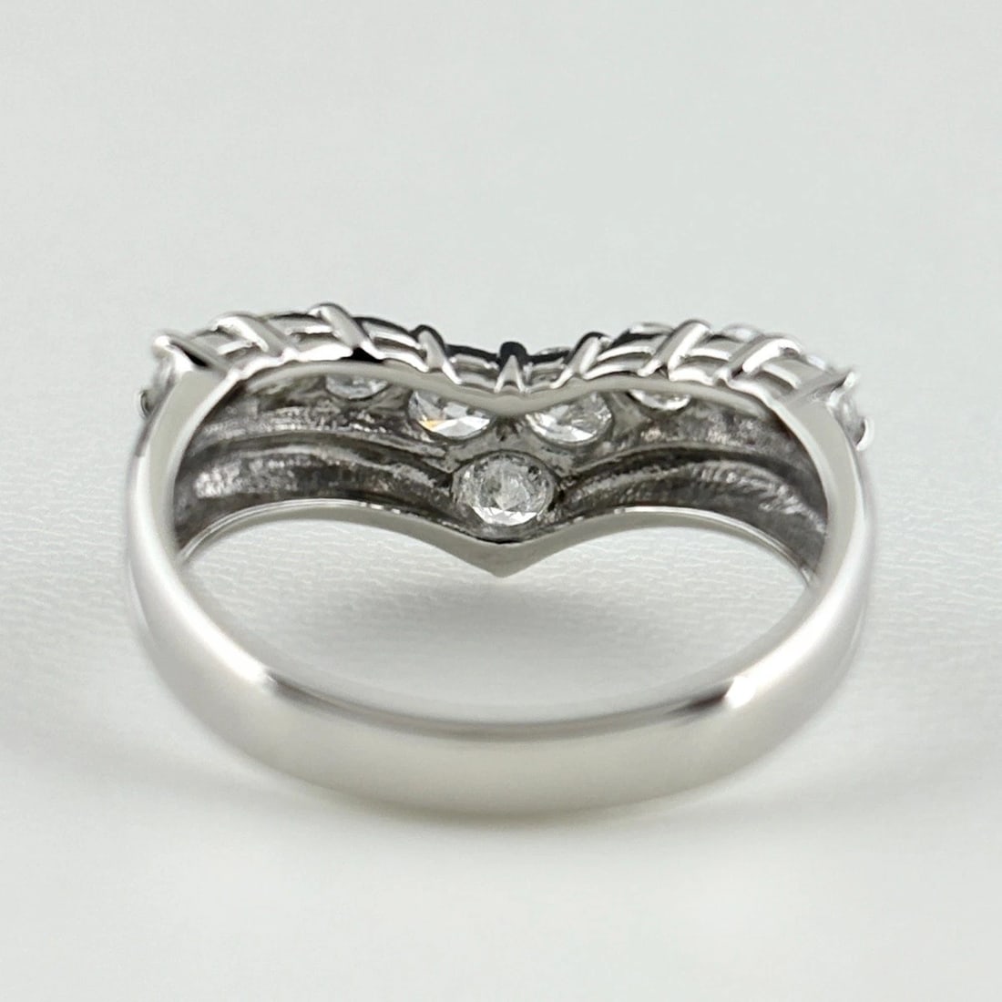 MELEE DIAMOND DESIGN PLATINUM RING - 4