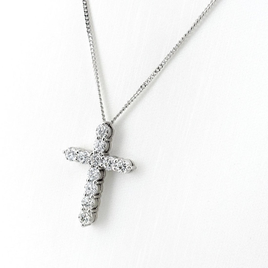 CROSS MOTIF DESIGN NECKLACE PLATINUM PENDANT MELEE DIAMOND: Cross motif design Necklace Platinum Pendant melee diamond Brand: Unbranded Type/Style: Necklace Material: Pt900 ?Pt850, Main Stone/Creation Natural Color: PT Size: Chain / code 40.5cm(15.9") Pendant