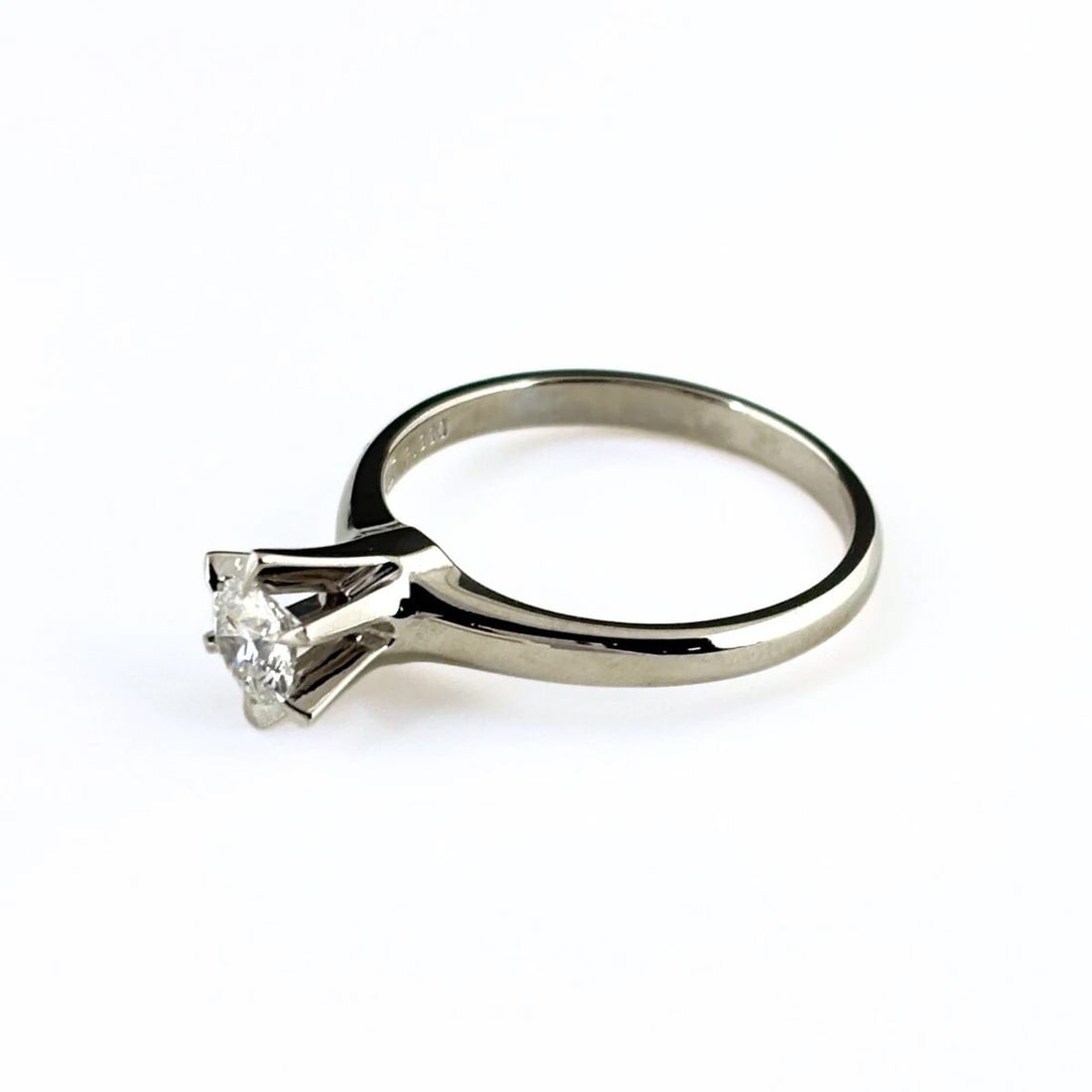 TASAKI DIAMOND DESIGN PLATINUM RING: TASAKI diamond design Platinum Ring Brand: TASAKI Type/Style: Ring Material: Pt900, Main Stone/Creation Natural Color: None Size: US 5.5 to 6) Accessories: None Accessories Notice: When purchasing