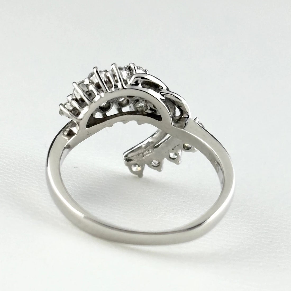MELEE DIAMOND DESIGN PLATINUM RING - 2