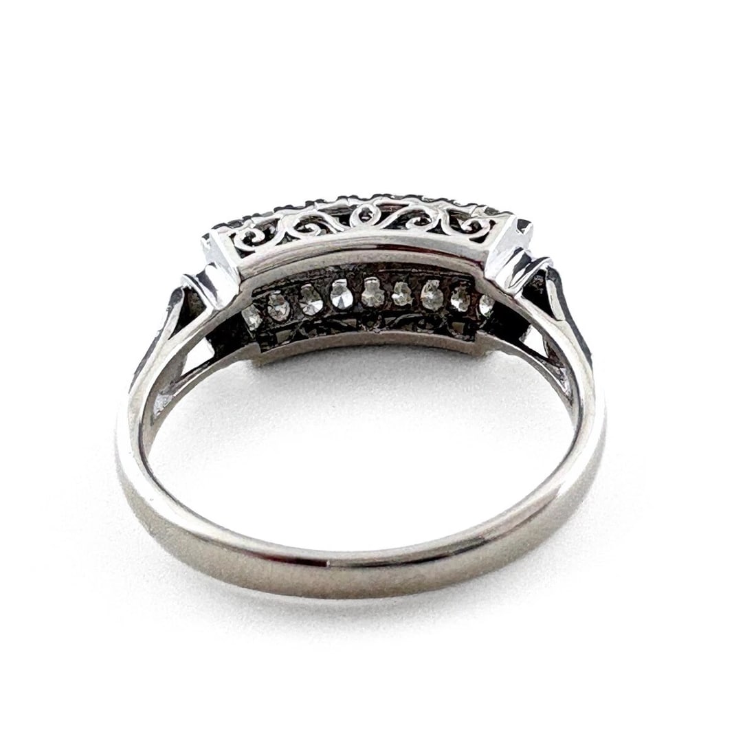 MELEE DIAMOND DESIGN PLATINUM RING - 2