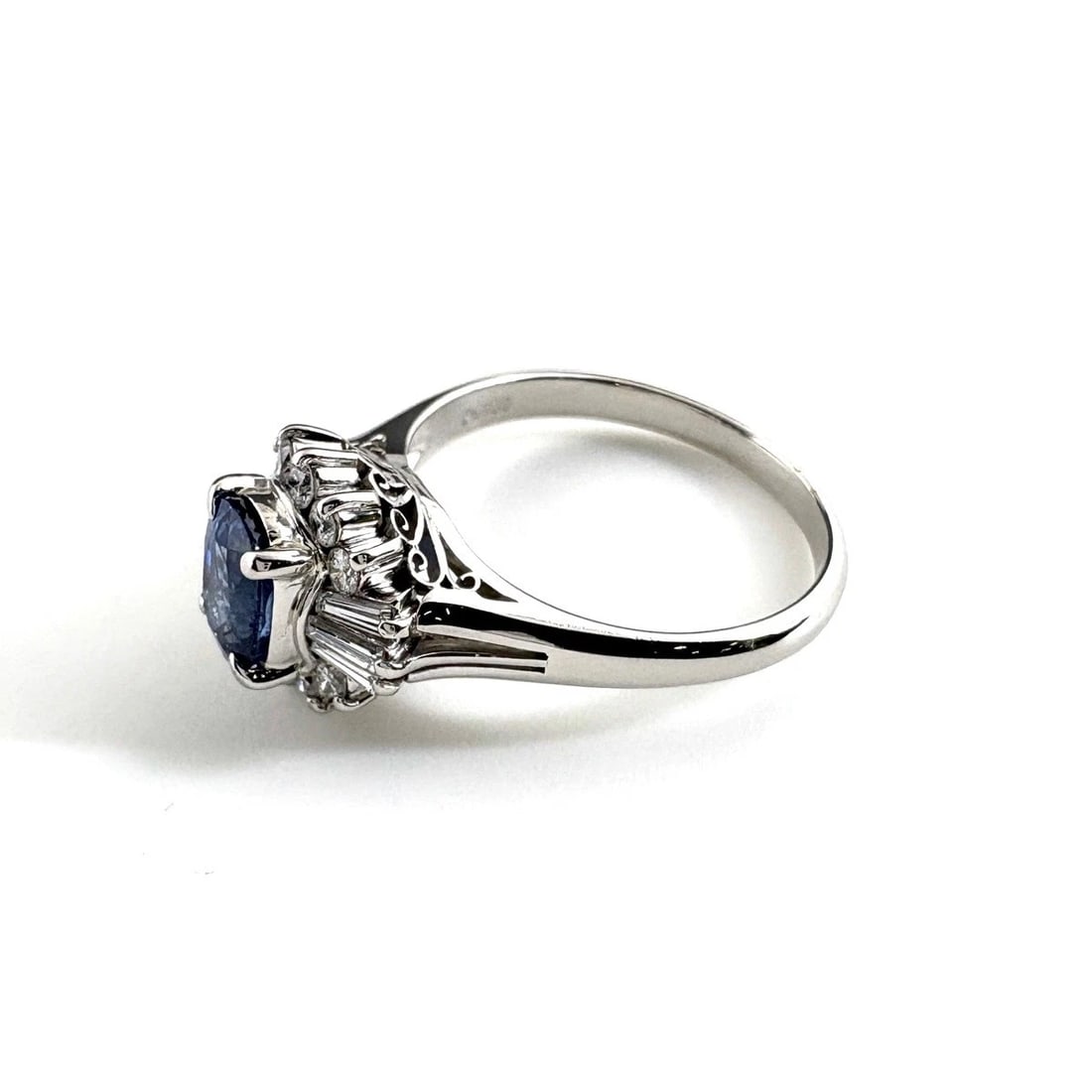 SAPPHIRE DESIGNPLATINUM MELEE DIAMOND RING: sapphire designPlatinum melee diamond Ring Brand: Unbranded Type/Style: Ring Material: Pt900, Main Stone/Creation sapphire diamond Color: None Size: US 6.5 Accessories: None Accessories Notice: When