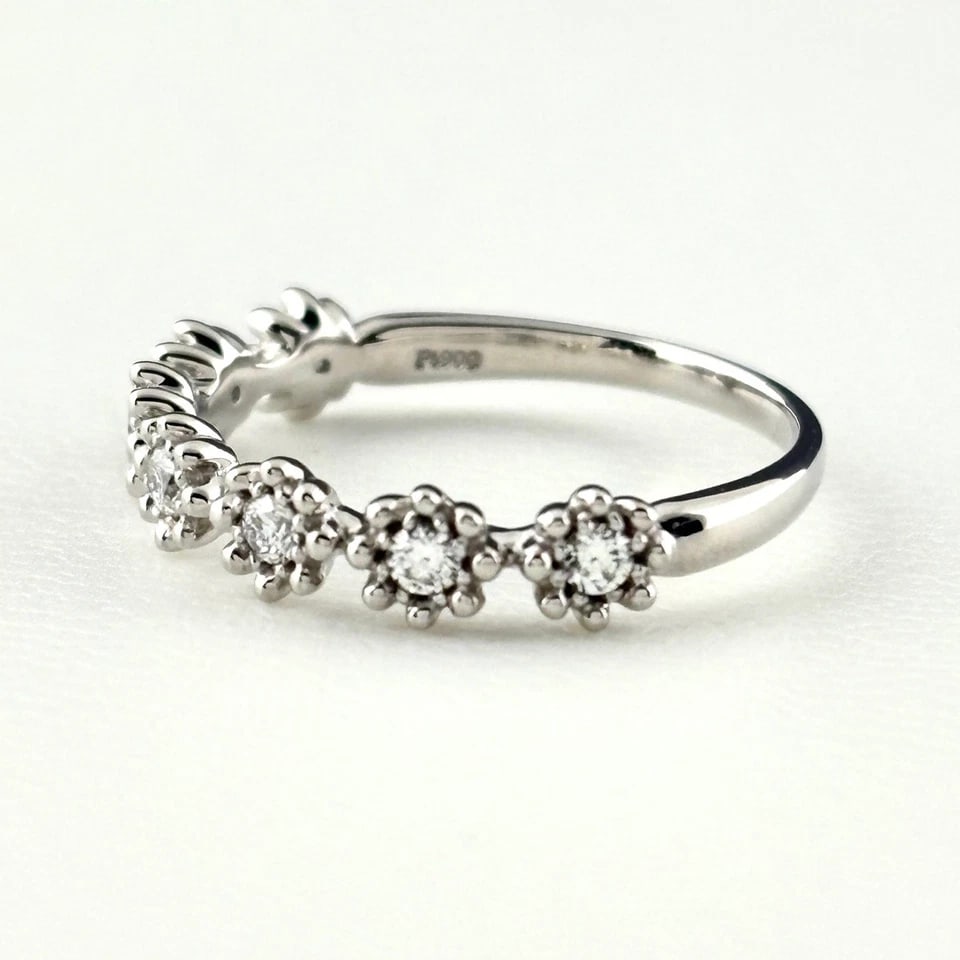 FLOWER MOTIF DESIGN PLATINUM MELEE DIAMOND RING: flower motif design Platinum melee diamond Ring Brand: Unbranded Type/Style: Ring Material: Pt900, Main Stone/Creation Natural Color: None Size: US 5.5 to 6 Accessories: None Accessories N