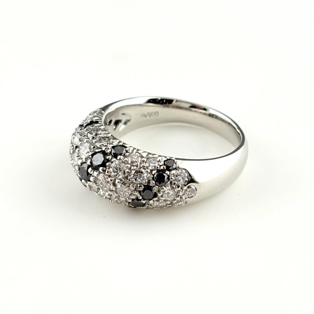 MELEE DIAMOND DESIGN RING PLATINUM RING PT900DIAMOND: melee diamond design ring Platinum Ring Pt900diamond Brand: Unbranded Type/Style: Ring Material: Pt900, Main Stone/Creation Natural Color: Silver Size: US 8 Accessories: None Accessories N