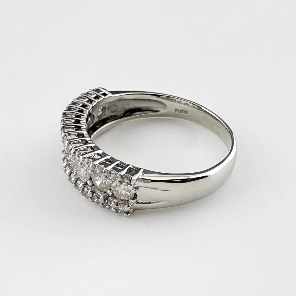 MELEE DIAMOND DESIGN PLATINUM RING: melee diamond design Platinum Ring Brand: Unbranded Type/Style: Ring Material: Pt900, Main Stone/Creation Natural Color: None Size: US 6.5 Accessories: None Accessories Notice: When purchasing