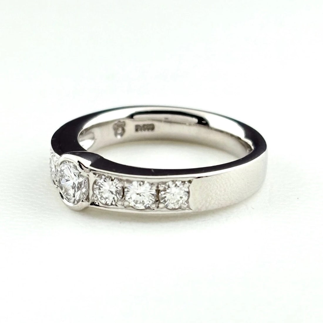 DIAMOND DESIGN RING PLATINUM RING MELEE RING: diamond design ring Platinum ring melee Ring Brand: Unbranded Type/Style: Ring Material: Platinum900, Main Stone/Creation Natural Color: None Size: US 5.5 Accessories: None Accessories Not