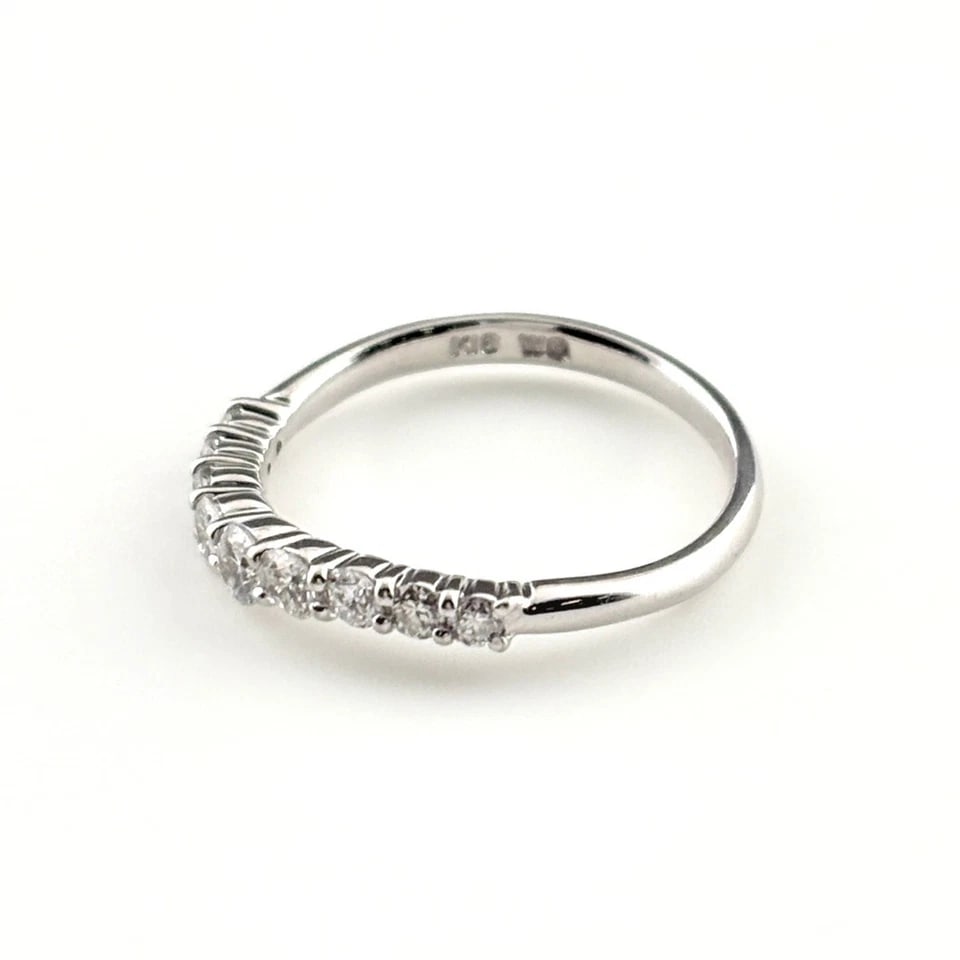 MELEE DIAMOND DESIGN WG RING: melee diamond design WG Ring Brand: Unbranded Type/Style: Ring Material: 18KWhite Gold, Main Stone/Creation Natural Color: White Gold Size: US 3.5 Accessories: None Accessories Notice: Whe